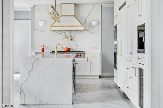 11 HAMILTON ROAD, Millburn Twp., NJ 07078