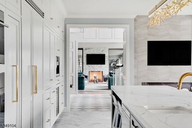 11 HAMILTON ROAD, Millburn Twp., NJ 07078