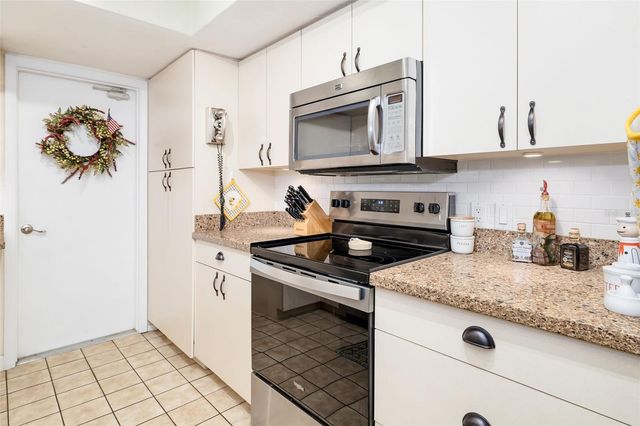 3012 HYDE PARK STREET, Sarasota, FL 34239