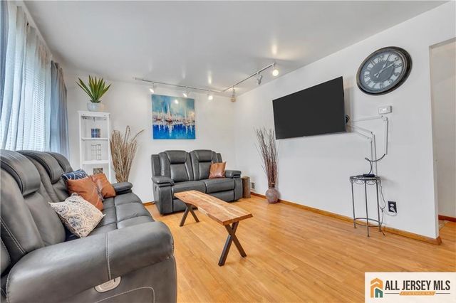 1 Yuro Drive, Edison, NJ 08837
