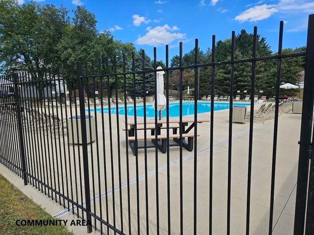 240 Macenroe Drive, 71D, Blacklick, OH 43004