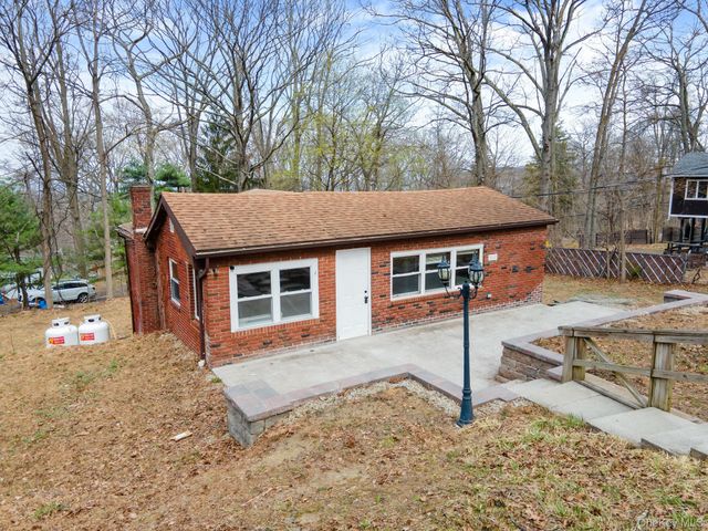 4 Woodland Circle N, Monroe, NY 10950