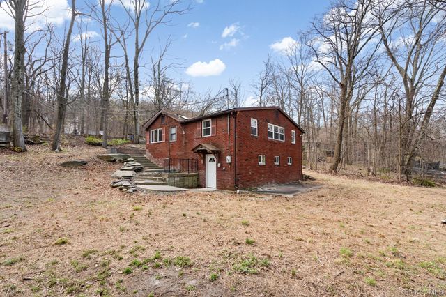 4 Woodland Circle N, Monroe, NY 10950
