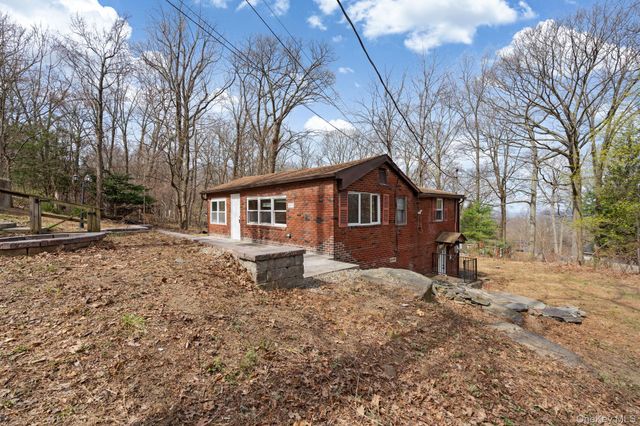 4 Woodland Circle N, Monroe, NY 10950