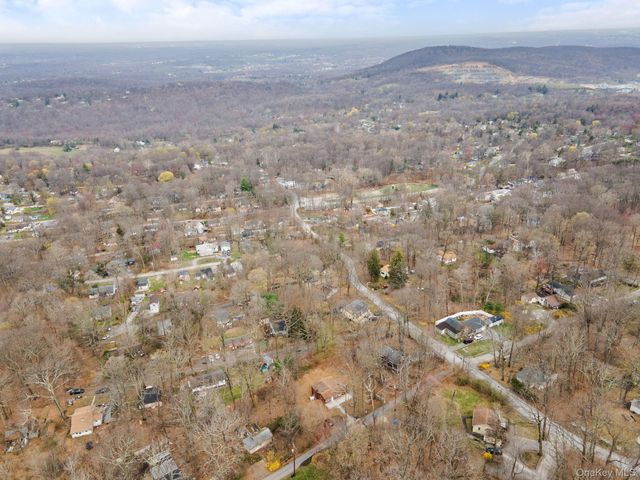 4 Woodland Circle N, Monroe, NY 10950