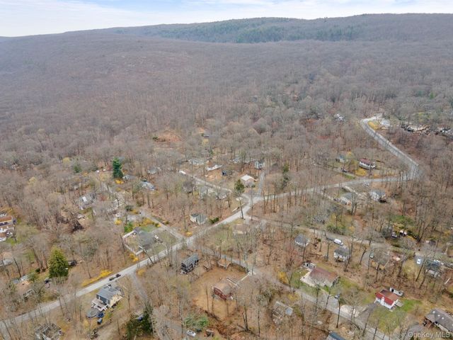 4 Woodland Circle N, Monroe, NY 10950