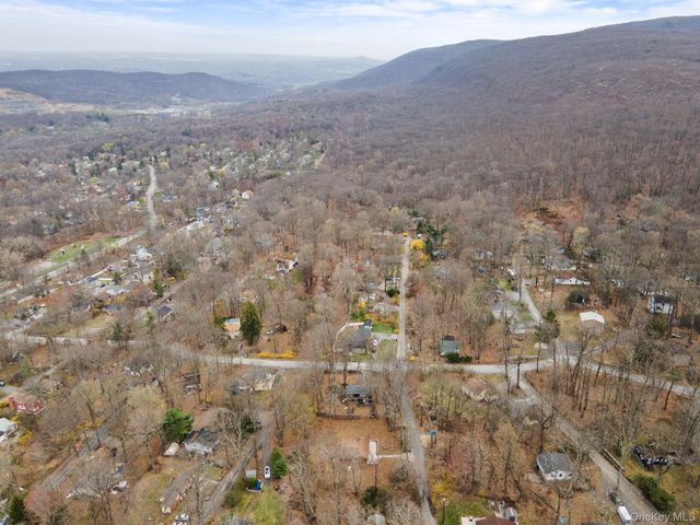 4 Woodland Circle N, Monroe, NY 10950