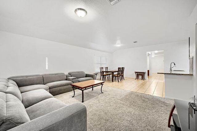 100 Liard River RD, Hutto, TX 78634