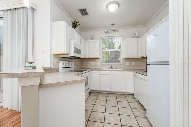 2118 GOLDEN OAK LN, Valrico, FL 33594