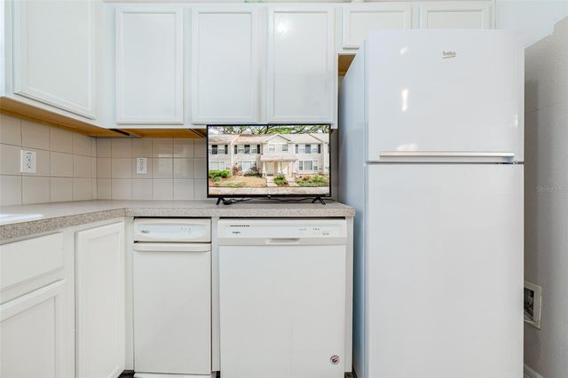 2118 GOLDEN OAK LN, Valrico, FL 33594