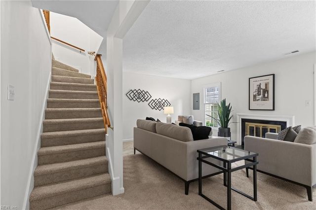 306 Worthington SQ, Portsmouth, VA 23704