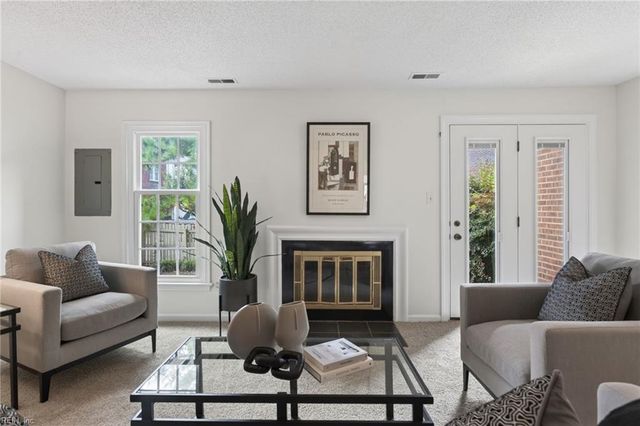 306 Worthington SQ, Portsmouth, VA 23704