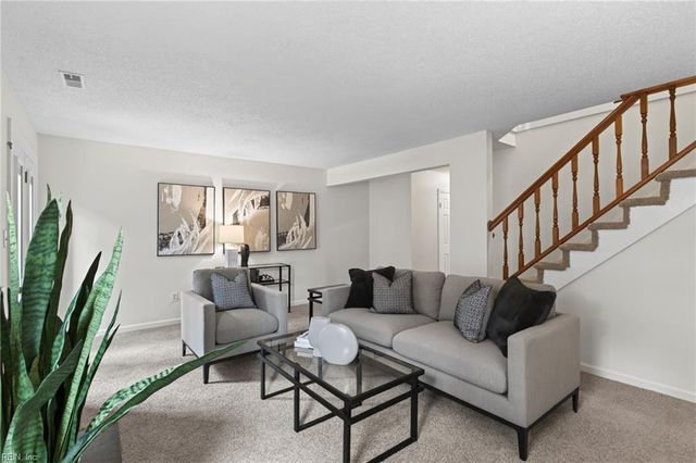 306 Worthington SQ, Portsmouth, VA 23704