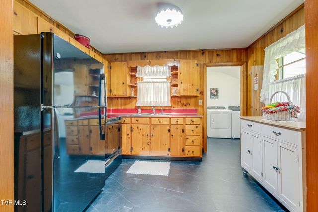 606 Pine Hill Road, Elizabethton, TN 37643