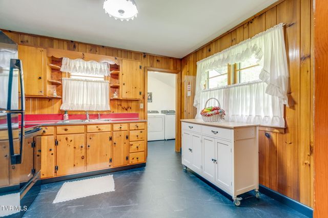 606 Pine Hill Road, Elizabethton, TN 37643