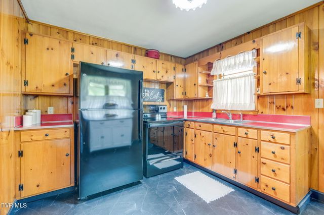 606 Pine Hill Road, Elizabethton, TN 37643