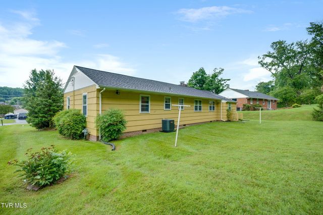 606 Pine Hill Road, Elizabethton, TN 37643