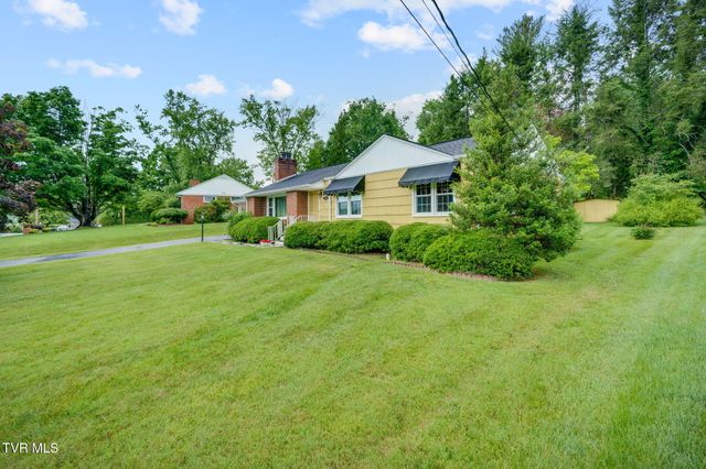 606 Pine Hill Road, Elizabethton, TN 37643