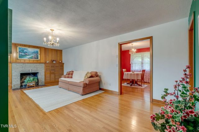 606 Pine Hill Road, Elizabethton, TN 37643