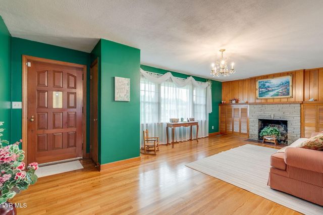 606 Pine Hill Road, Elizabethton, TN 37643