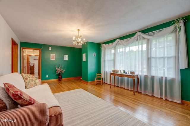 606 Pine Hill Road, Elizabethton, TN 37643