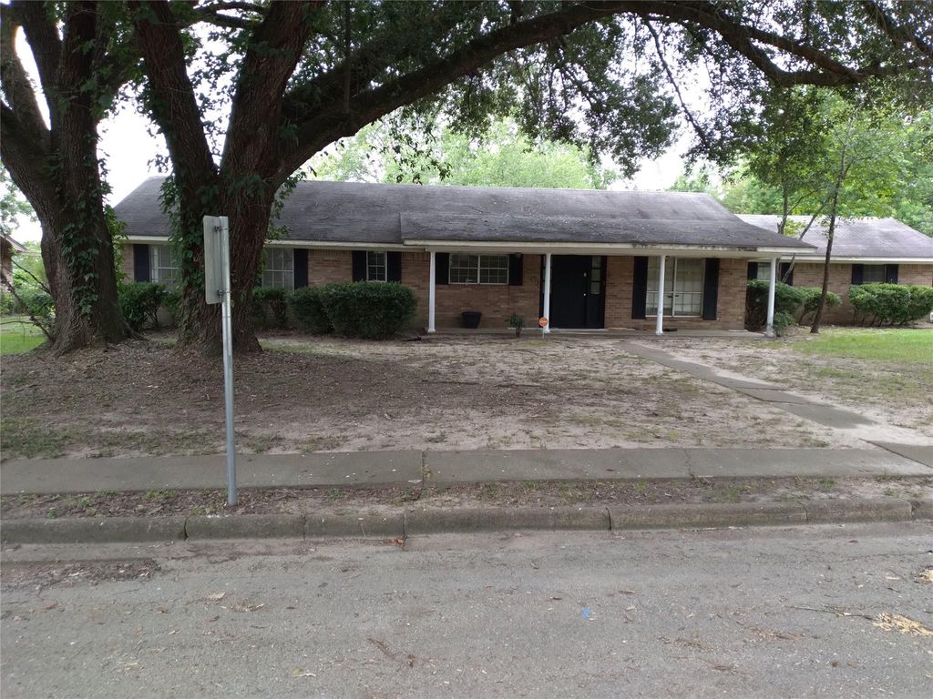 1301 Plantation Drive, Crockett, TX 75835