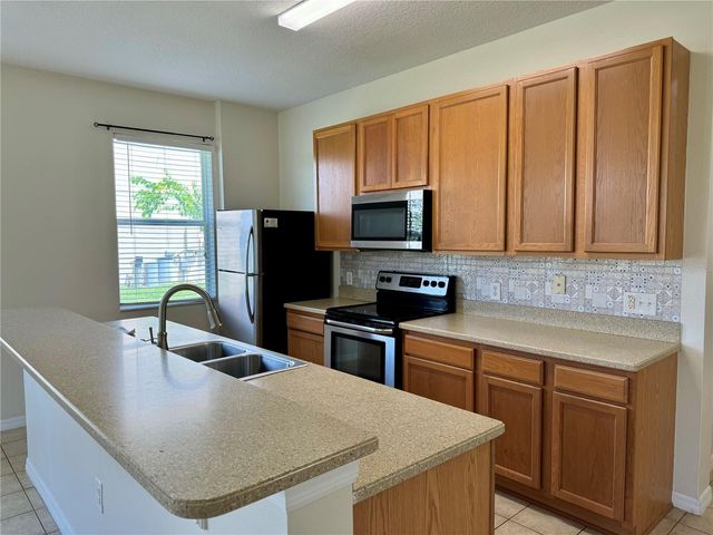 4912 STONE ACRES CIR, St Cloud, FL 34771