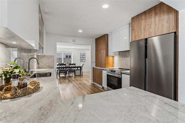 7327 Sabal Dr, Miami Lakes, FL 33014