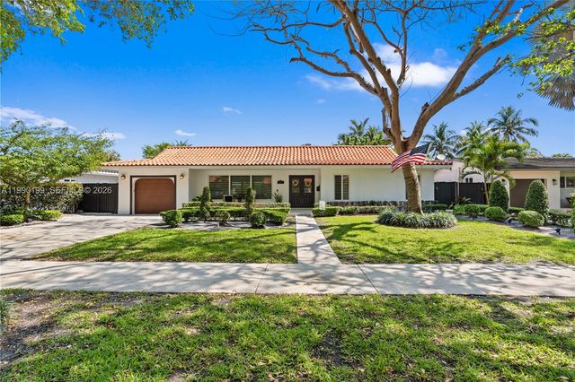 7327 Sabal Dr, Miami Lakes, FL 33014