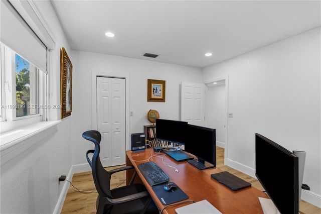 7327 Sabal Dr, Miami Lakes, FL 33014