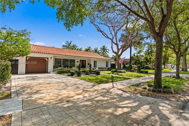 7327 Sabal Dr, Miami Lakes, FL 33014