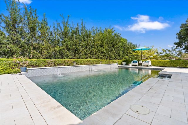 7327 Sabal Dr, Miami Lakes, FL 33014