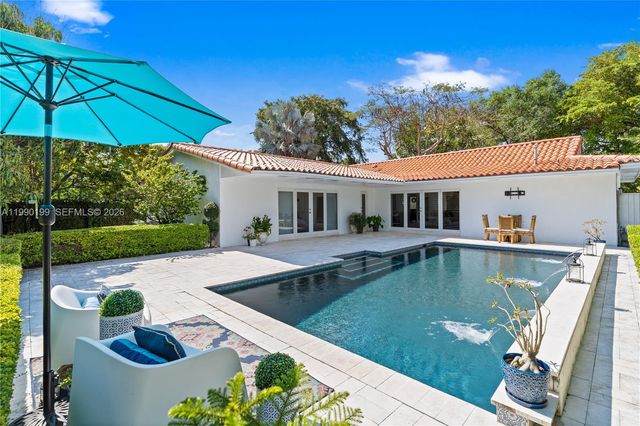 7327 Sabal Dr, Miami Lakes, FL 33014