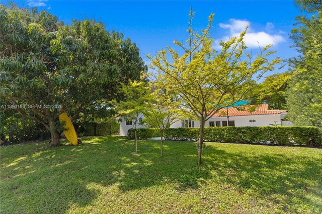 7327 Sabal Dr, Miami Lakes, FL 33014