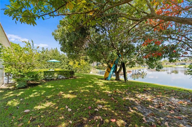 7327 Sabal Dr, Miami Lakes, FL 33014