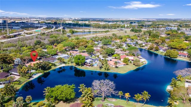 7327 Sabal Dr, Miami Lakes, FL 33014