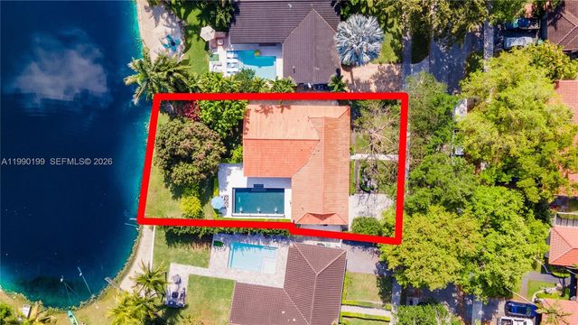 7327 Sabal Dr, Miami Lakes, FL 33014