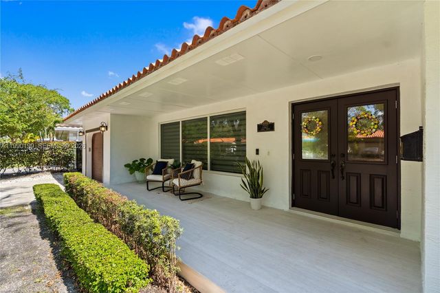 7327 Sabal Dr, Miami Lakes, FL 33014