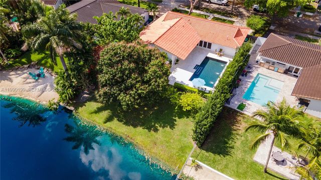 7327 Sabal Dr, Miami Lakes, FL 33014