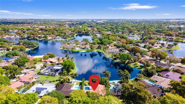 7327 Sabal Dr, Miami Lakes, FL 33014