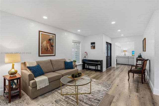 7327 Sabal Dr, Miami Lakes, FL 33014