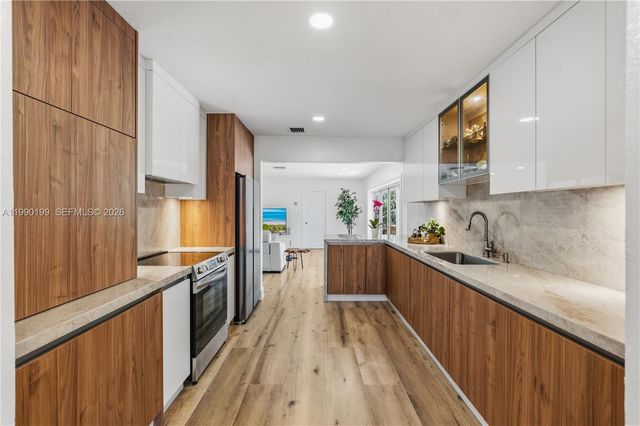 7327 Sabal Dr, Miami Lakes, FL 33014