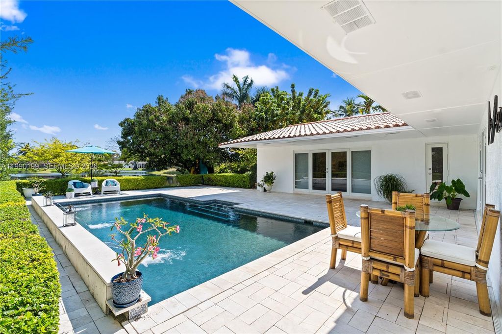 7327 Sabal Dr, Miami Lakes, FL 33014