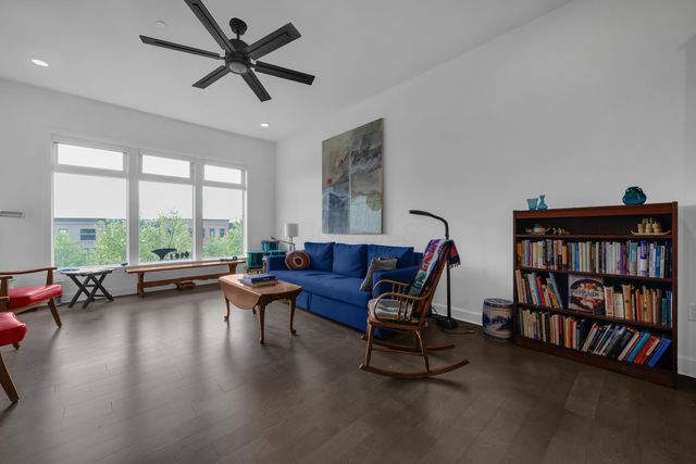 828 Bobcat Avenue, 404, Columbus, OH 43212