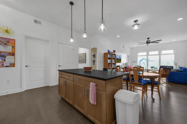828 Bobcat Avenue, 404, Columbus, OH 43212