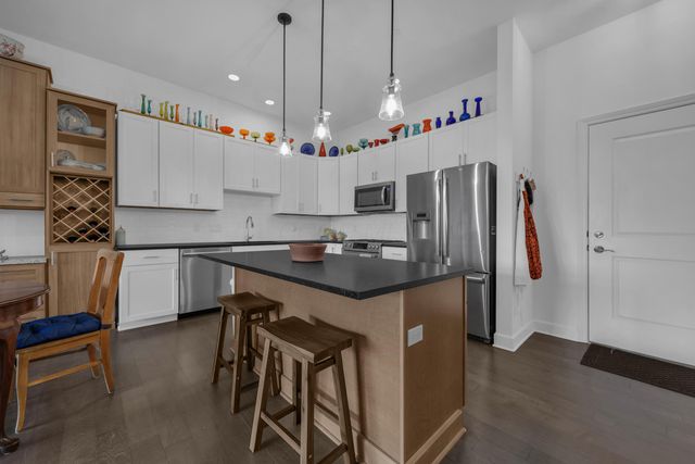 828 Bobcat Avenue, 404, Columbus, OH 43212