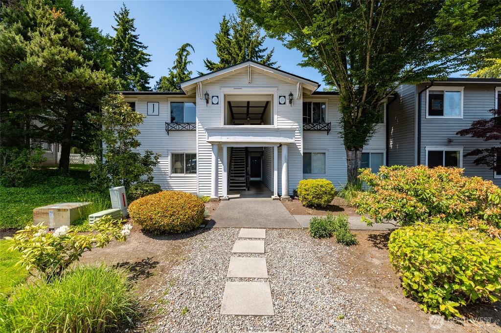 15415 35th Avenue W #J101, Lynnwood, WA 98087