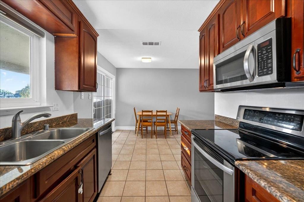 Image 13 of property listing at 3598 Payne Avenue 8, San Jose, CA 95117