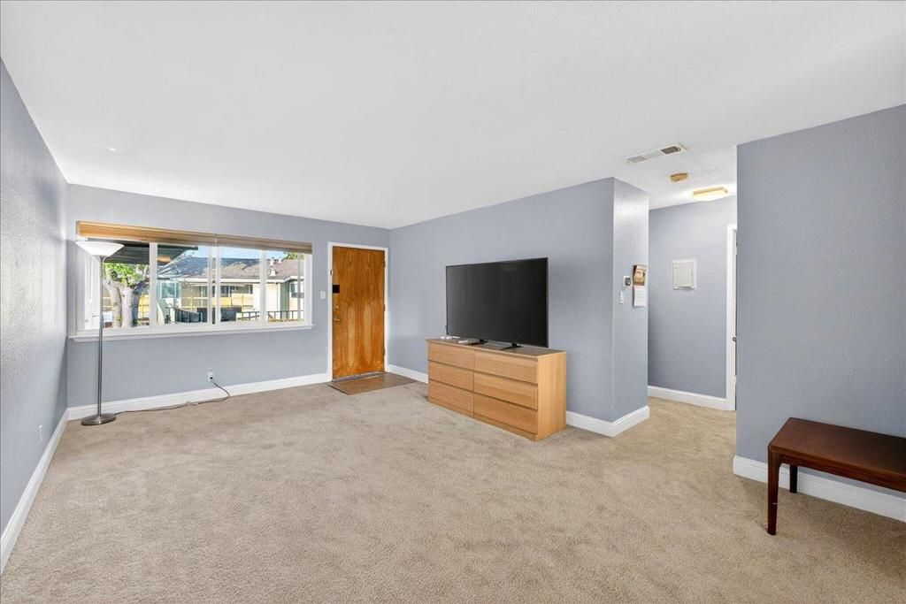 Image 6 of property listing at 3598 Payne Avenue 8, San Jose, CA 95117