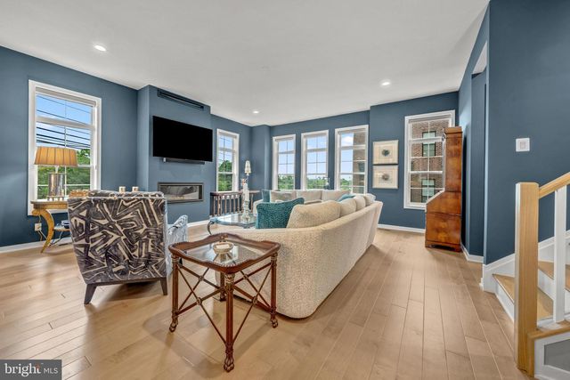 43927 HURLEYS HUNT TER, Ashburn, VA 20147